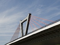 009  Eine der sieben Düsseldorfer Brücken.