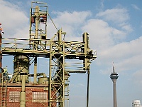 020  Alt und neu nebeneinander. : Düsseldorf, Medienhafen
