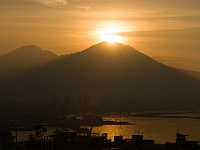 Sonnenaufgang am Vesuv : Hafen, Italien, Kraene, Morgen, Neapel, Sonnenaufgang, Vesuv, frueh
