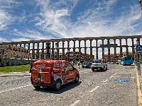 045  Segovia. Wir beginnen den Stadtrundgang an diesem imposanten römischen Aquädukt.