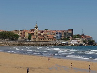 081  Gijon ist eine Hafenstadt. Auf einer Landzunge befindet sich die Altstadt "Cimadevilla". Ein wunderschöner Sandstarnd führt dorthin.