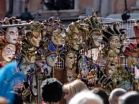 024  Für jeden Touristen eine Maske...